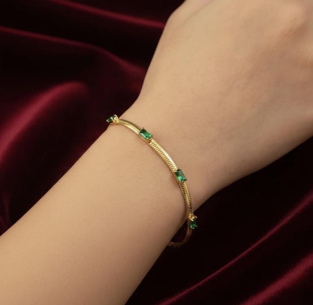 Green Festive Jewellery Gift Set - included item 4